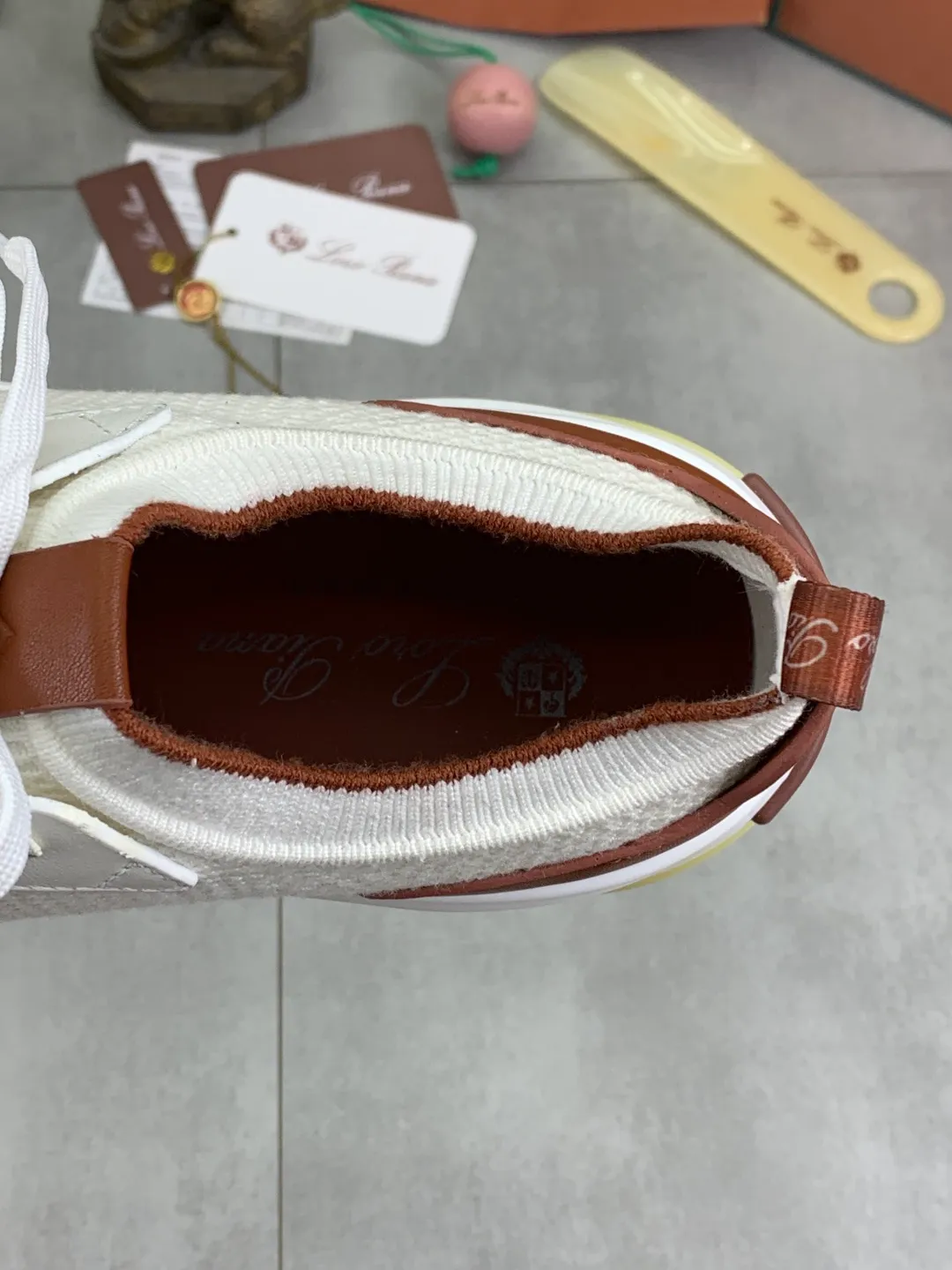 Men's Men's Shoes 💰P620 New 💰High Quality Latest Casual Shoes Loro Piana 💯Top Authentic Grade💯Buy the original 1:1 copy💯 Founded the existing Loro Piana company on April 24, 1924. It is now the sixth generation of family business, providing top quality products to customers who are discerning about taste and quality. Imported original fly woven fabric with cowhide fabric, plain calfskin lining, hand-stitched thread with cowhide feet, original packaging, code number: 38-44 (customized for 45 and 46), seven colors available